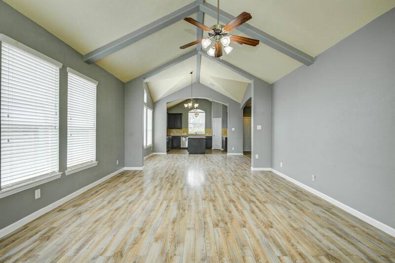 House for rent at 122 Bright Brook Lane, Dickinson, TX 77539