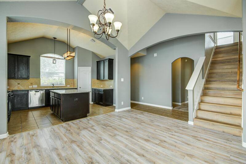 House for rent at 122 Bright Brook Lane, Dickinson, TX 77539