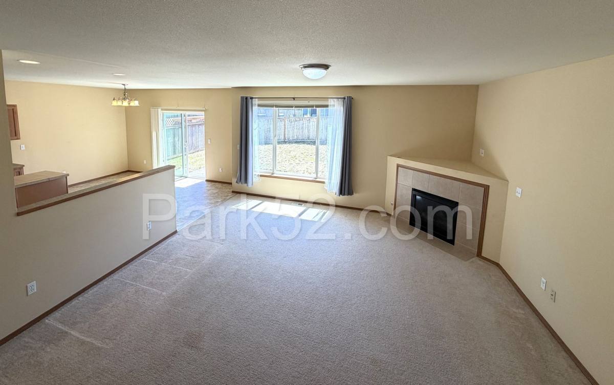 House for rent at 11328 185th St E, Puyallup, WA 98374