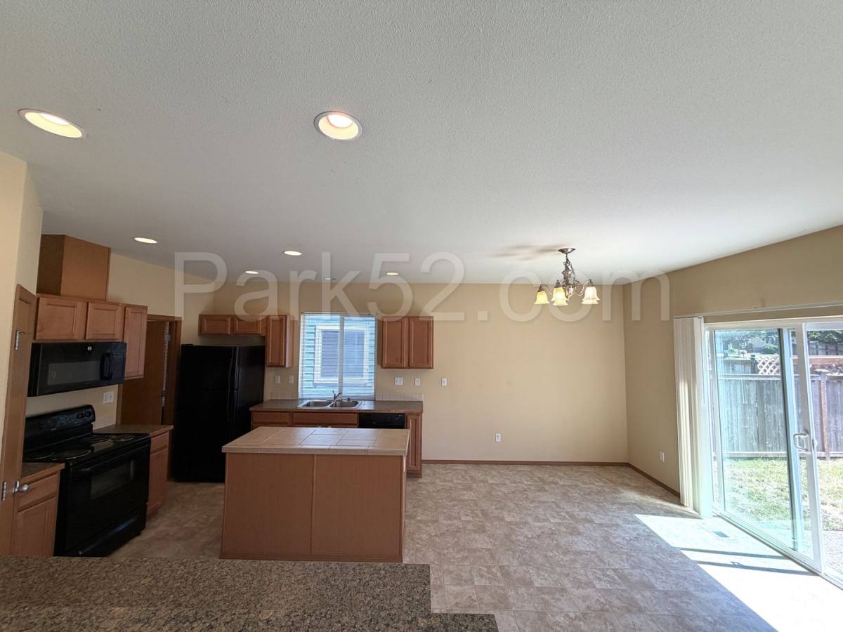 House for rent at 11328 185th St E, Puyallup, WA 98374