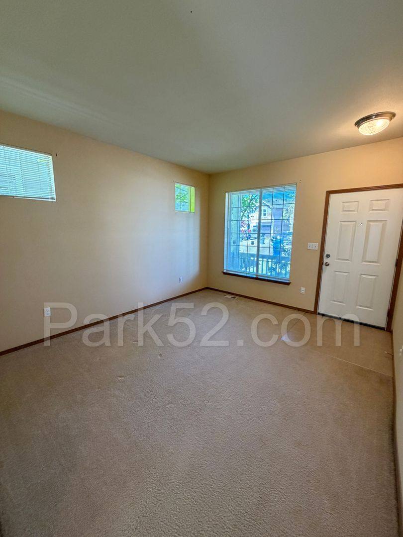 House for rent at 11328 185th St E, Puyallup, WA 98374