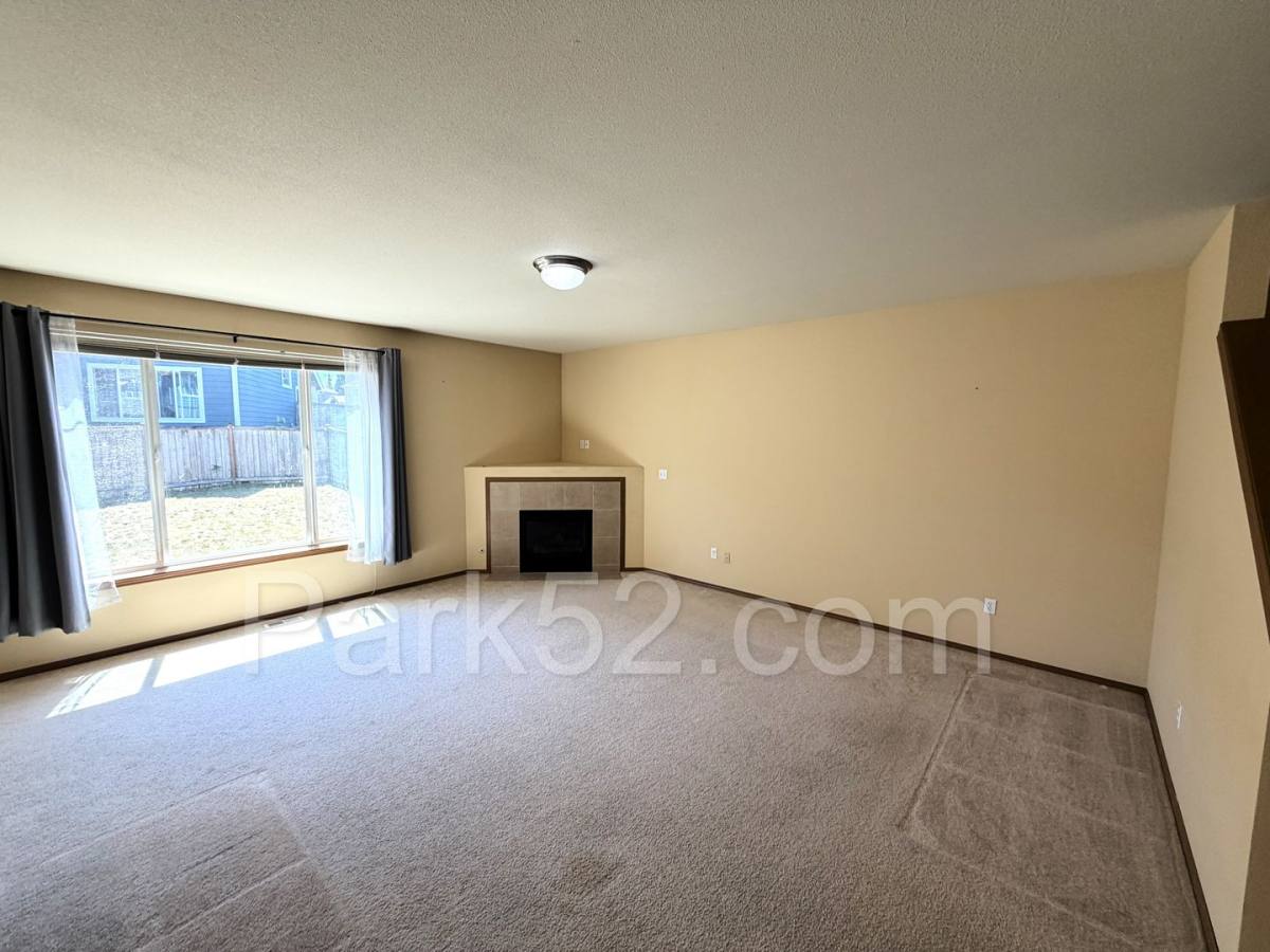 House for rent at 11328 185th St E, Puyallup, WA 98374