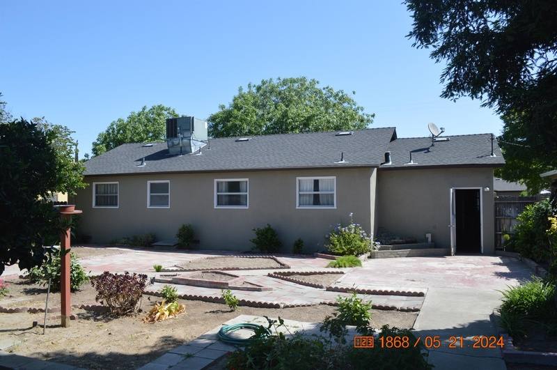 House for rent at 930 S Rose St, Turlock, CA 95380