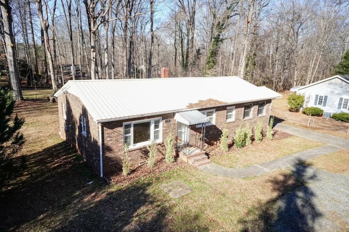 House for rent at 518 Buttonwood Dr, Hillsborough, NC 27278