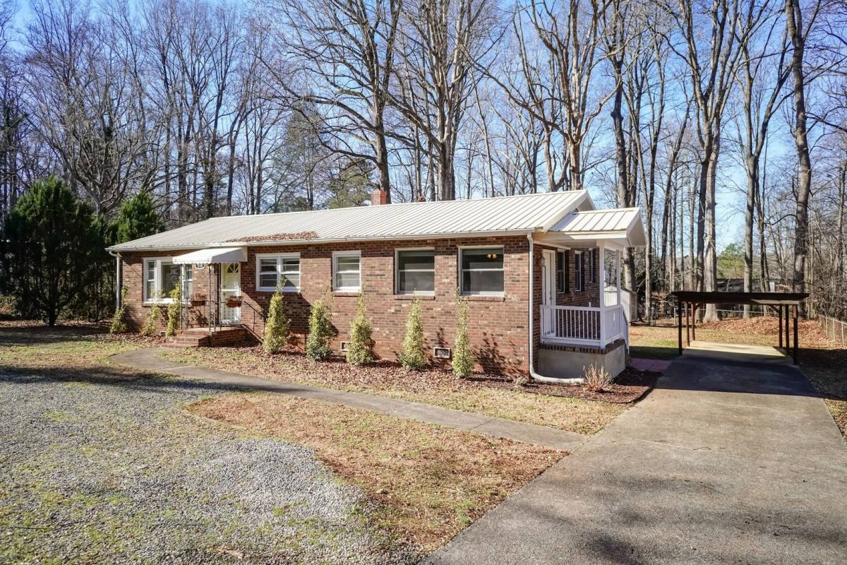 House for rent at 518 Buttonwood Dr, Hillsborough, NC 27278