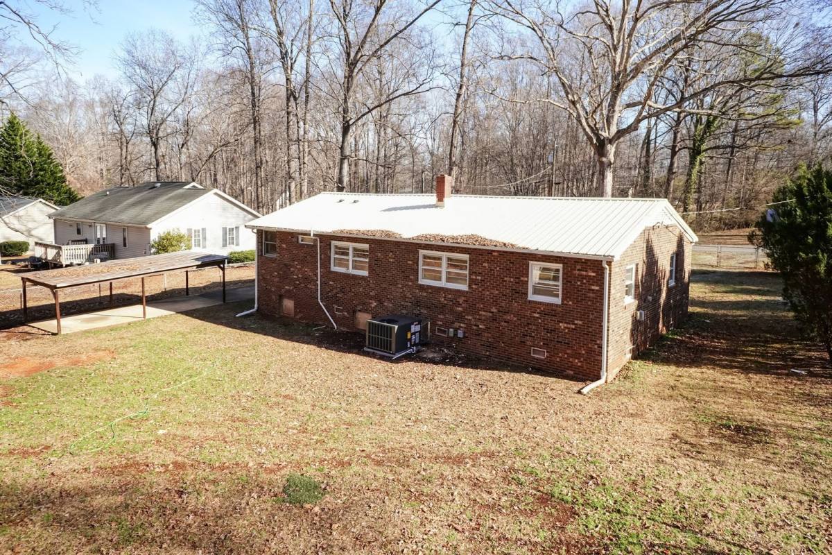 House for rent at 518 Buttonwood Dr, Hillsborough, NC 27278