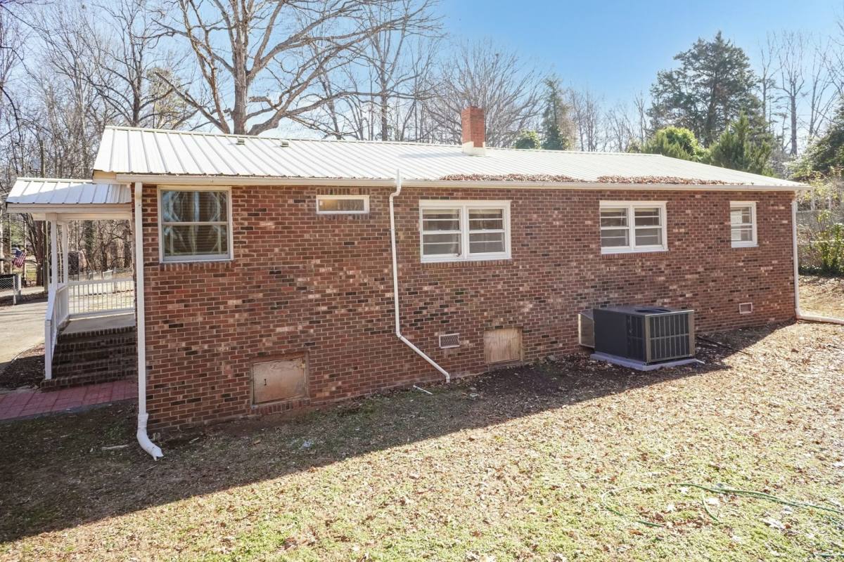 House for rent at 518 Buttonwood Dr, Hillsborough, NC 27278