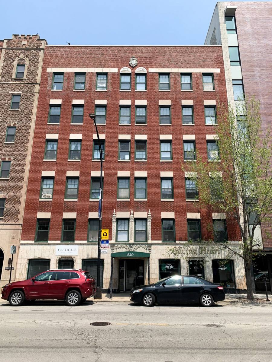 Apartment for rent at 840 W Montrose Ave, Chicago, IL 60613