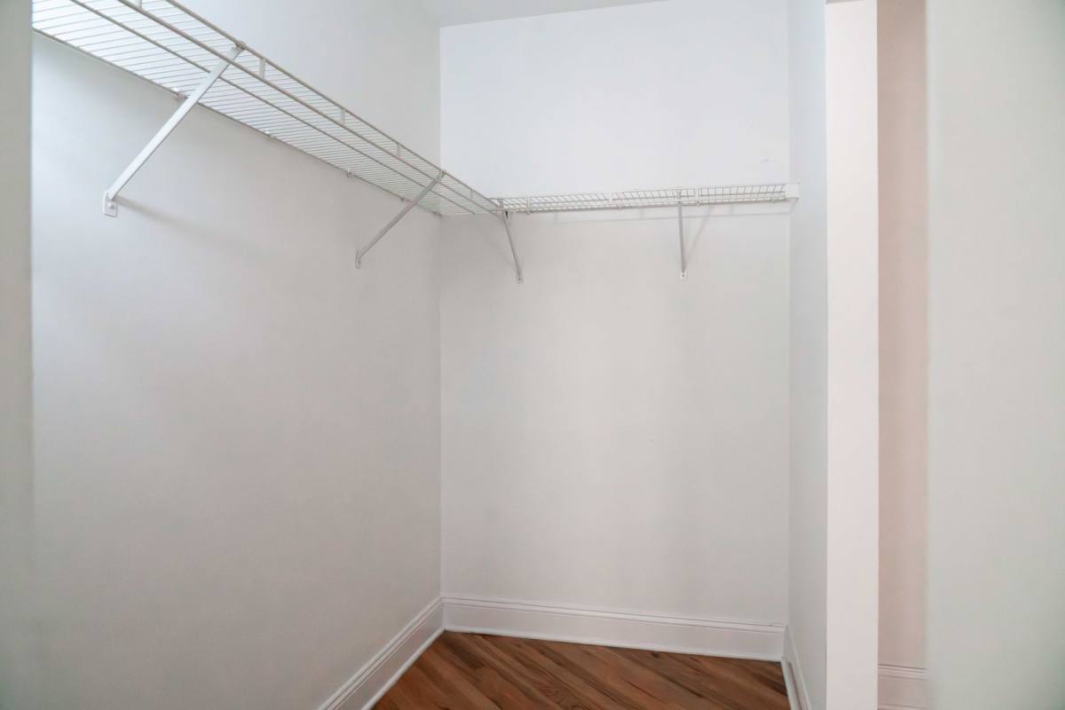 Apartment for rent at 840 W Montrose Ave, Chicago, IL 60613