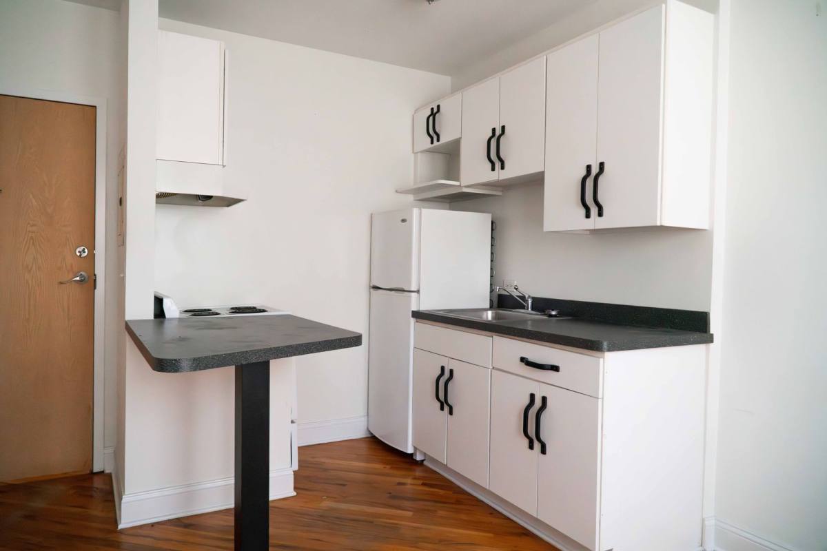 Apartment for rent at 840 W Montrose Ave, Chicago, IL 60613