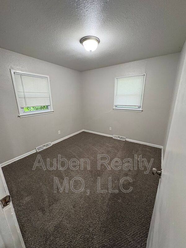 House for rent at 8407 E 98th Terrace, Kansas City, MO 64138