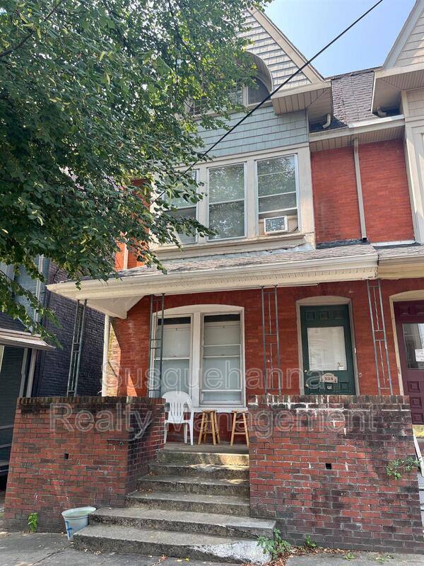 Apartment for rent at 134 College Ave, Lancaster, PA 17603