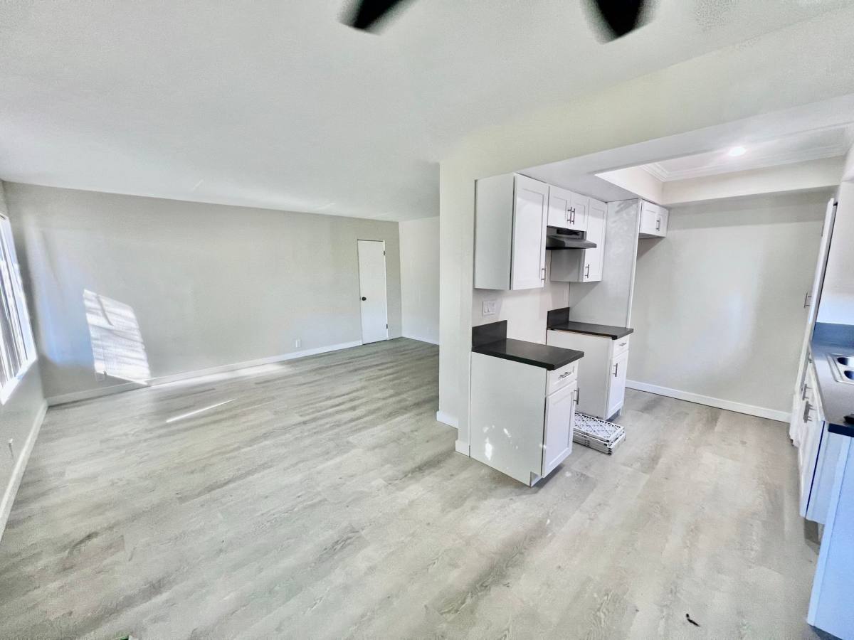 Apartment for rent at 11886 Foothill Blvd, Sylmar, CA 91342