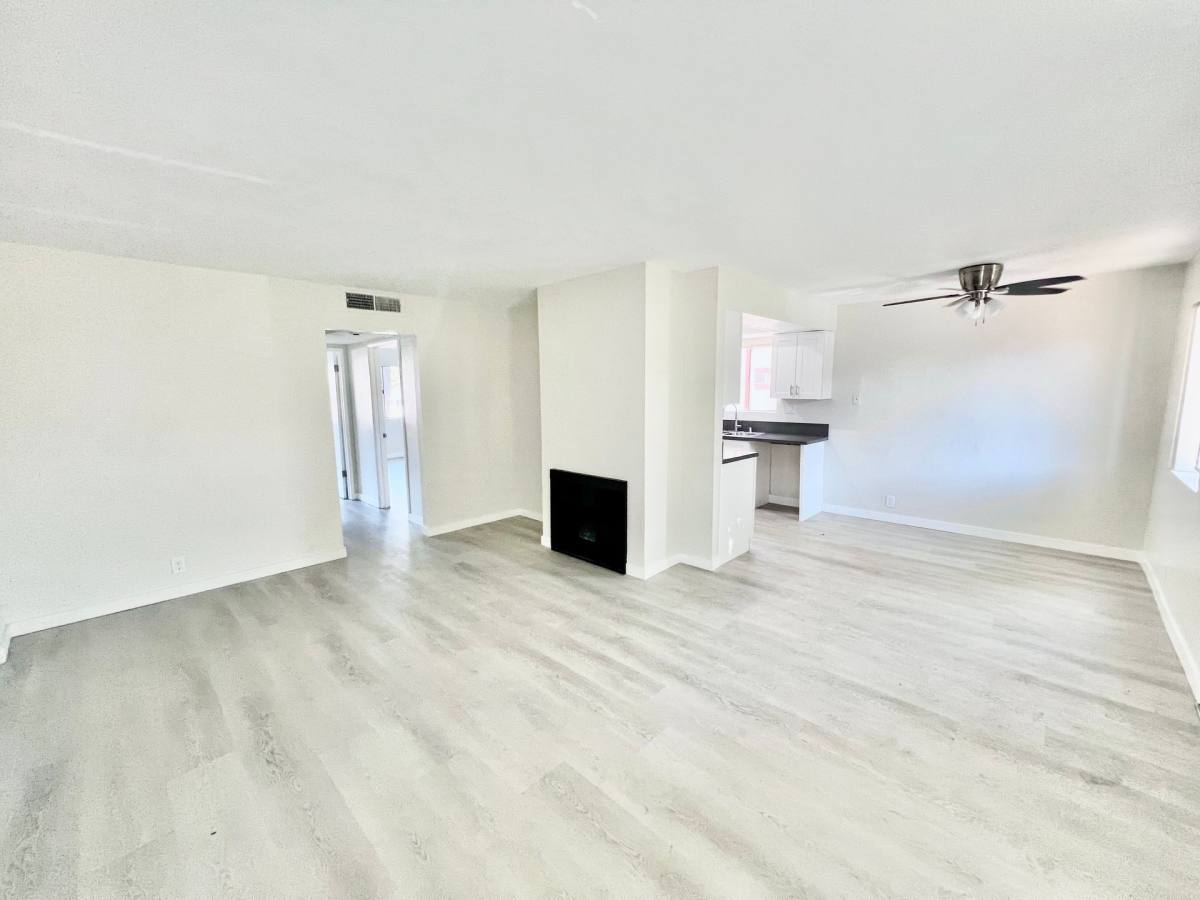 Apartment for rent at 11886 Foothill Blvd, Sylmar, CA 91342