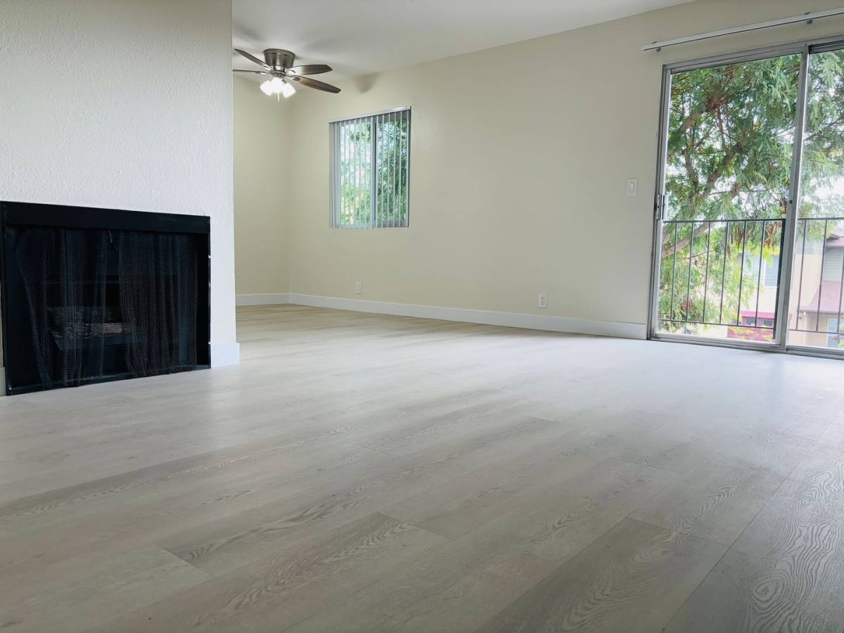 Apartment for rent at 11886 Foothill Blvd, Sylmar, CA 91342