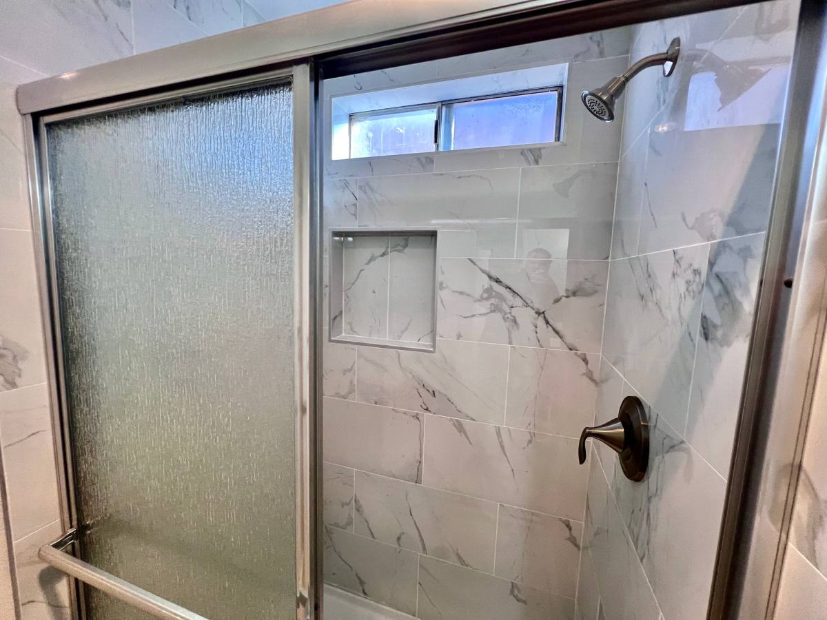 Apartment for rent at 11886 Foothill Blvd, Sylmar, CA 91342