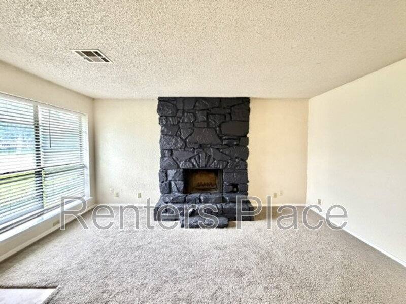 House for rent at 8215 N 117th E Ave, Owasso, OK 74055