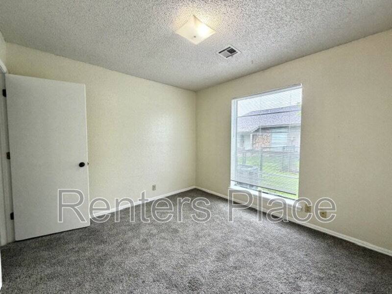 House for rent at 8215 N 117th E Ave, Owasso, OK 74055