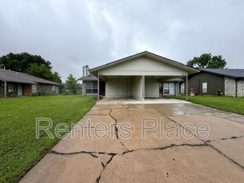 House for rent at 8215 N 117th E Ave, Owasso, OK 74055