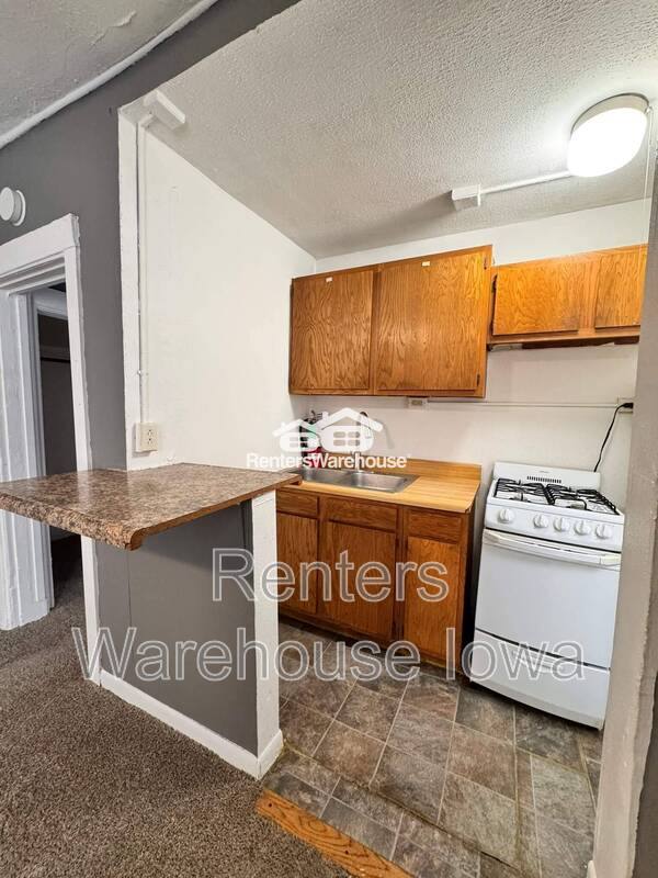 Apartment for rent at 732 19th St #4, Des Moines, IA 50314