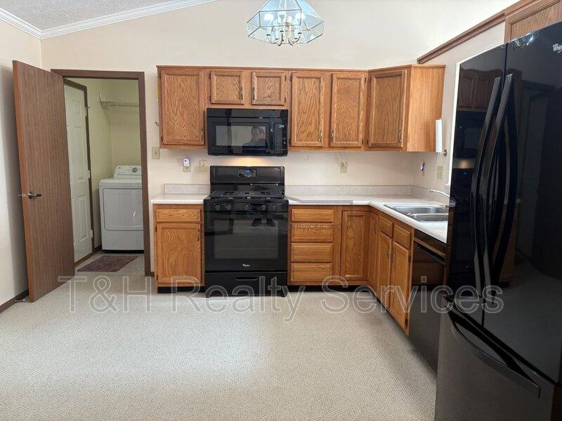 House for rent at 4 Village Parkway, Pendleton, IN 46064