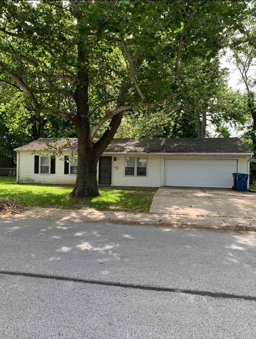 House for rent at 1816 S Pope, Springfield, IL 62703