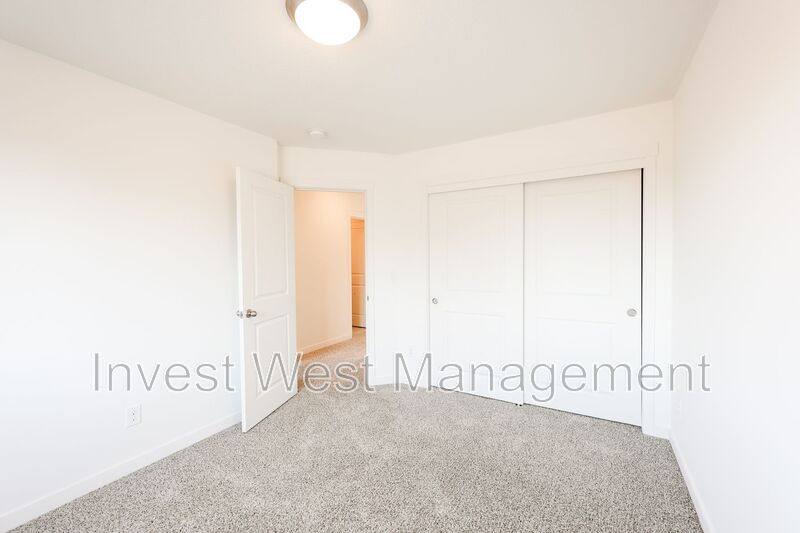 House for rent at 1043 N Fairhope Place, Ridgefield, WA 98642