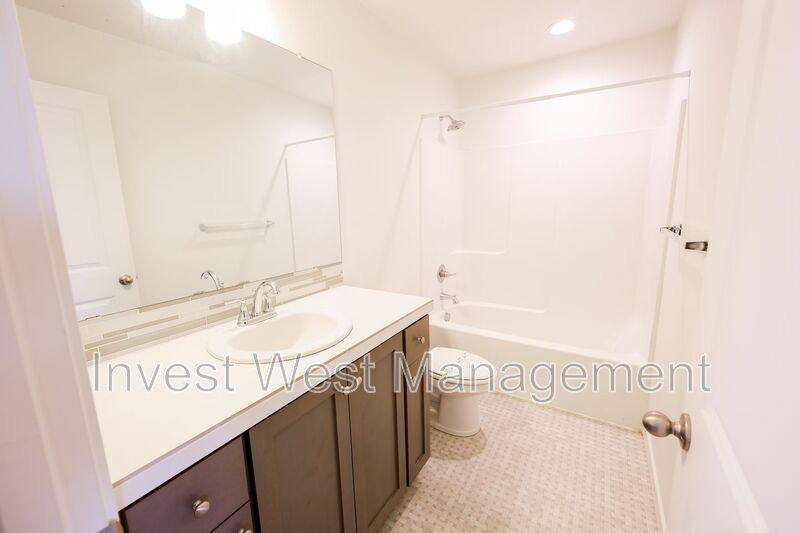House for rent at 1043 N Fairhope Place, Ridgefield, WA 98642