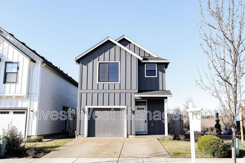 House for rent at 1043 N Fairhope Place, Ridgefield, WA 98642