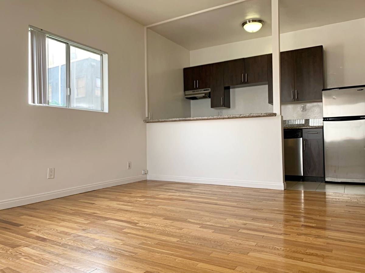 Apartment for rent at 1814 Pacific Ave, Venice, CA 90291