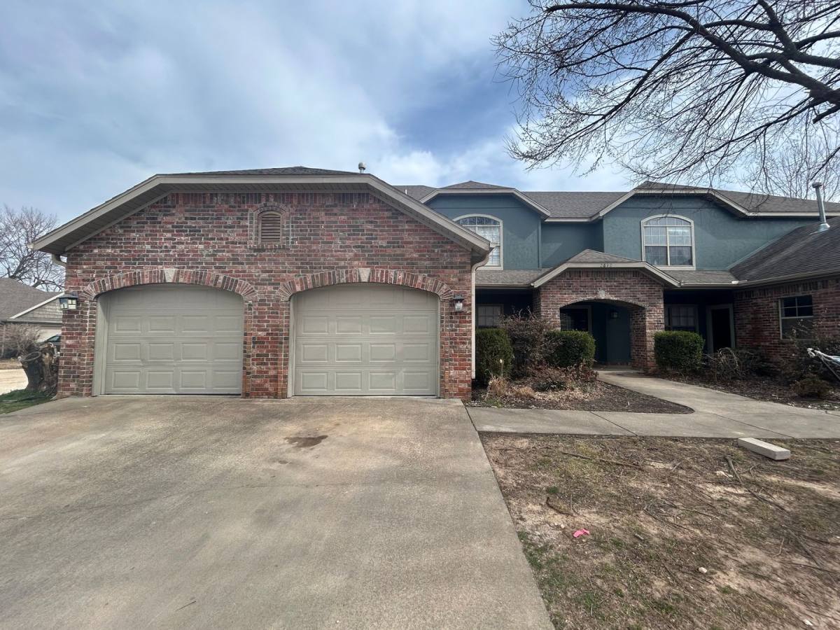 Apartment for rent at 2670 N Valencia Ave, Fayetteville, AR 72703