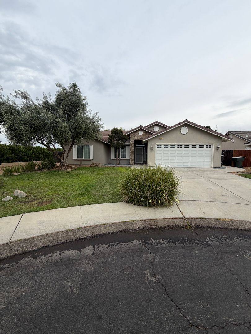 House for rent at 2892 Florence Ave, Sanger, CA 93657