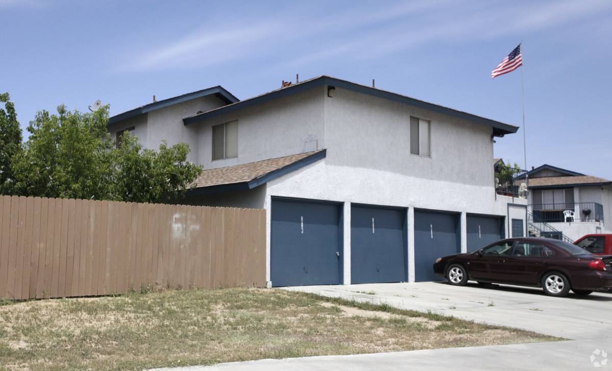 Apartment for rent at 11200 Auburn Ave, Adelanto, CA 92301