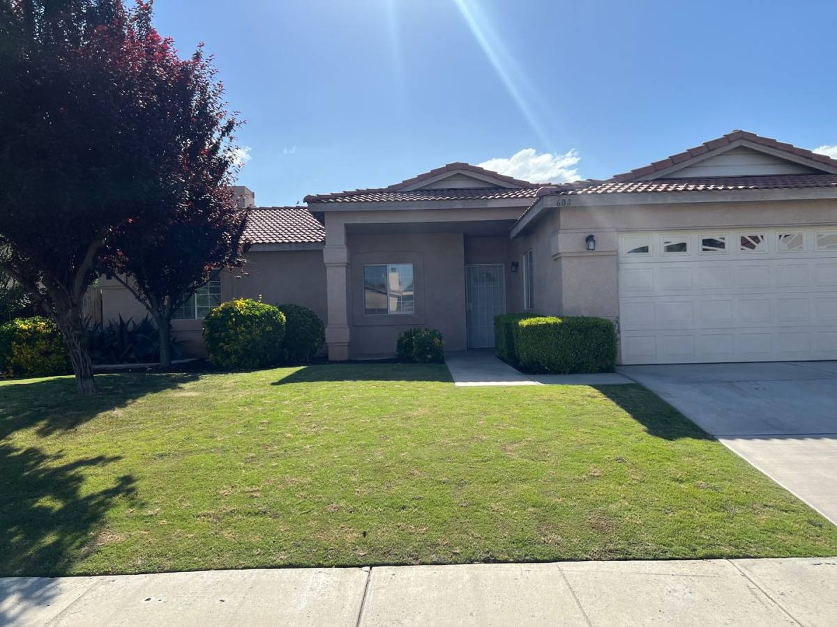 House for rent at 608 Isla Bonita St, Bakersfield, CA 93307