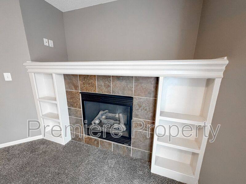 Townhouse for rent at 264 N Hedge Lane, Olathe, KS 66061
