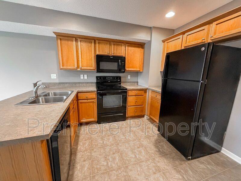 Townhouse for rent at 264 N Hedge Lane, Olathe, KS 66061