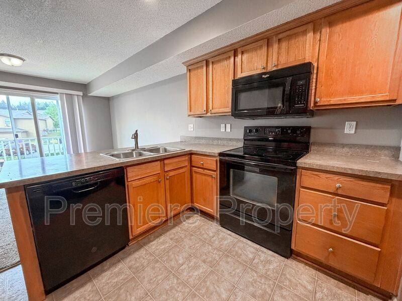 Townhouse for rent at 264 N Hedge Lane, Olathe, KS 66061