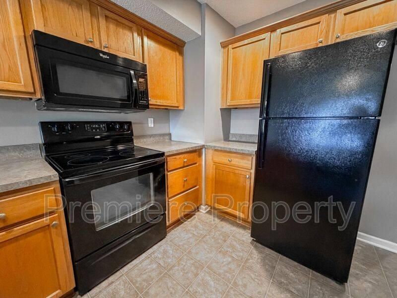 Townhouse for rent at 264 N Hedge Lane, Olathe, KS 66061
