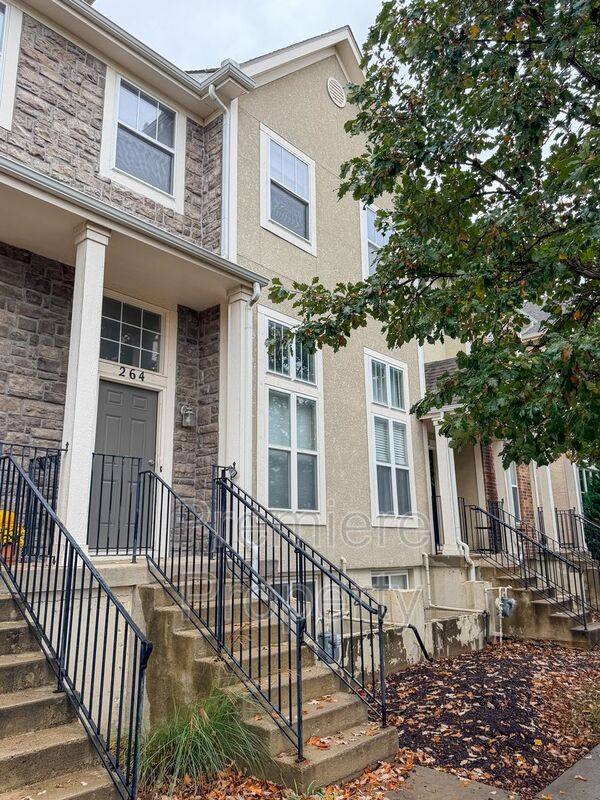 Townhouse for rent at 264 N Hedge Lane, Olathe, KS 66061