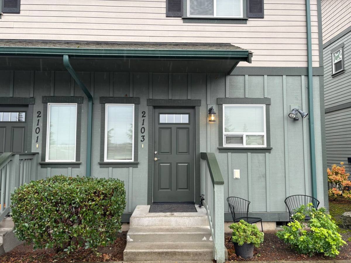 Apartment for rent at 2101-2119 37th St, Anacortes, WA 98221