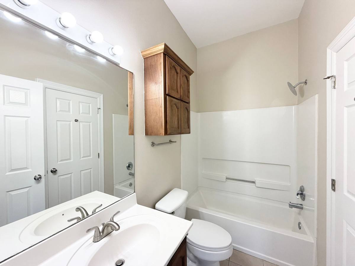Apartment for rent at 1001 E Fern Ave, McAllen, TX 78504