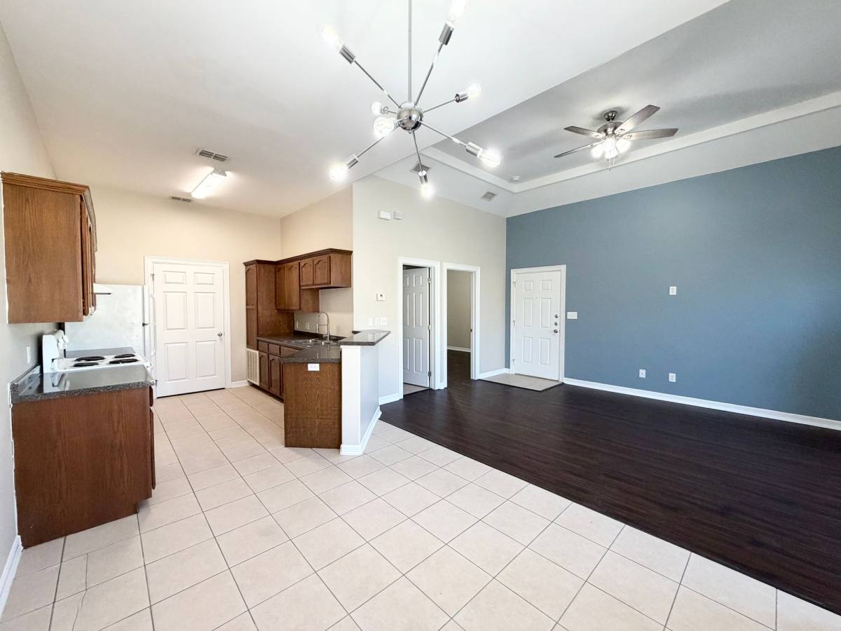Apartment for rent at 1001 E Fern Ave, McAllen, TX 78504