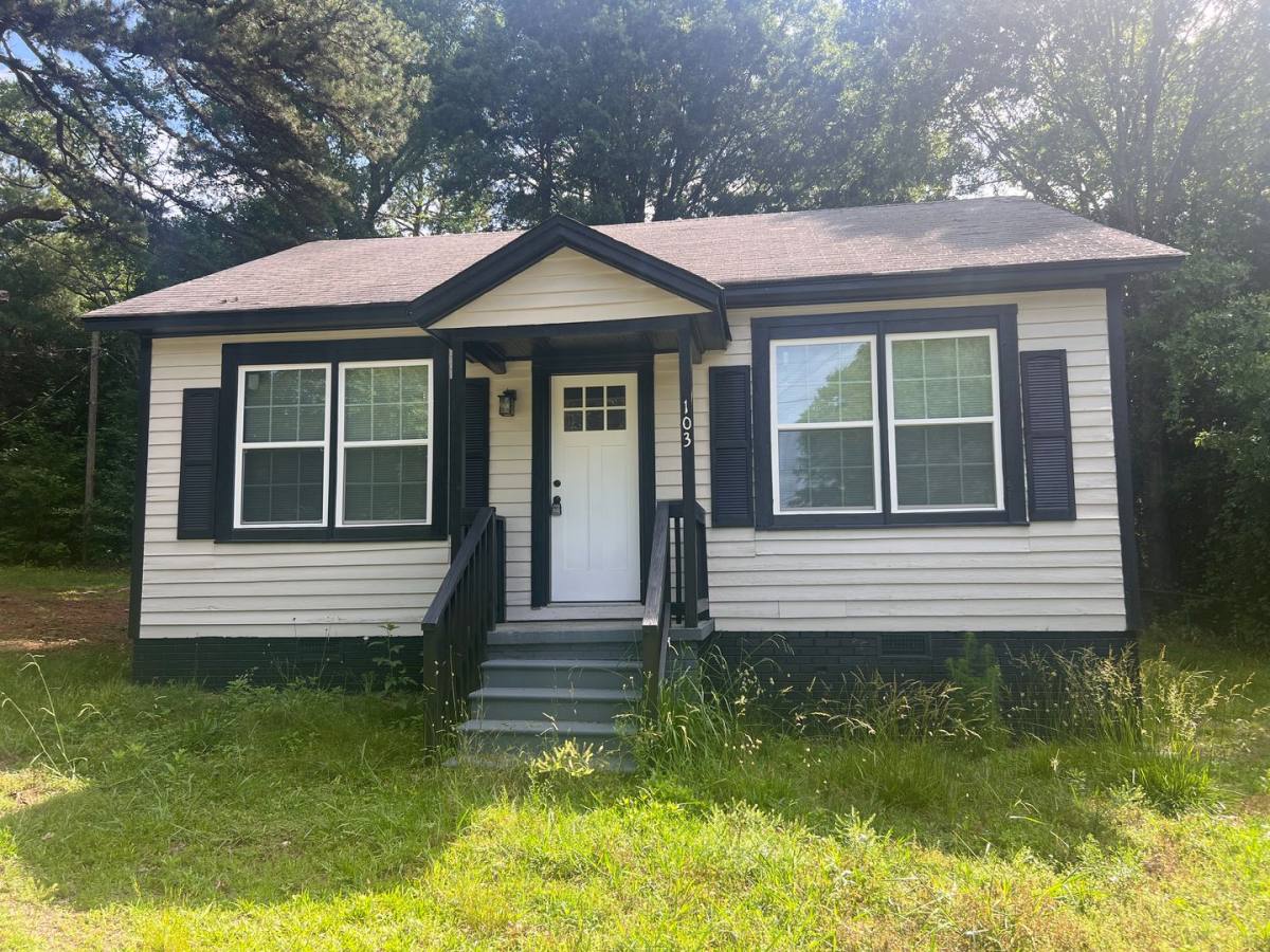 House for rent at 103 Neighborhood St, Lincolnton, NC 28092