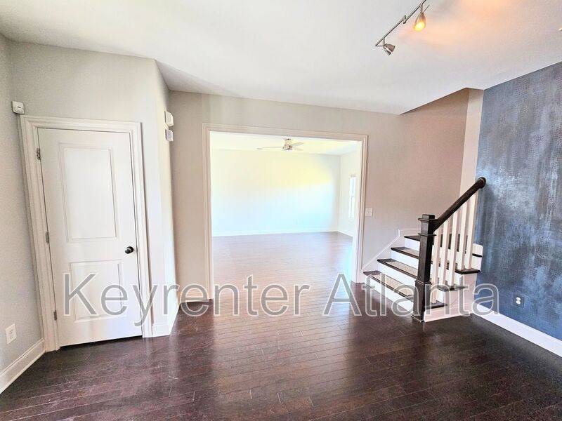 House for rent at 821 Westmoreland Circle NW, Atlanta, GA 30318