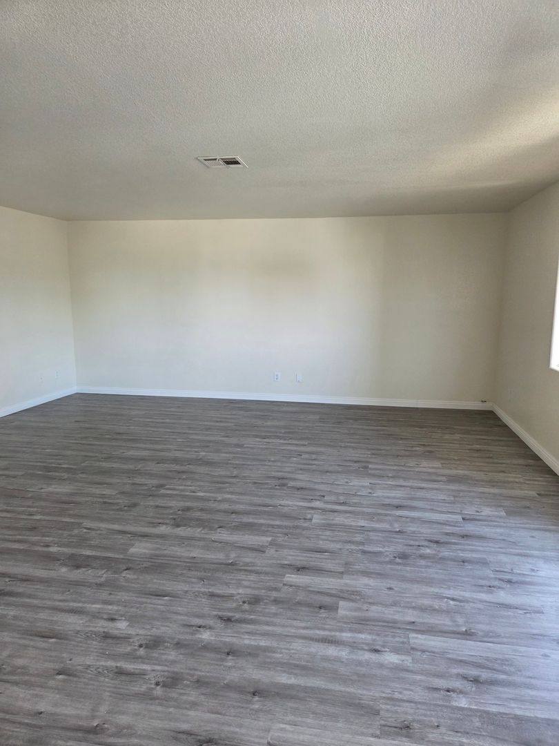 Apartment for rent at 6553 McRae Ave, Las Vegas, NV 89108