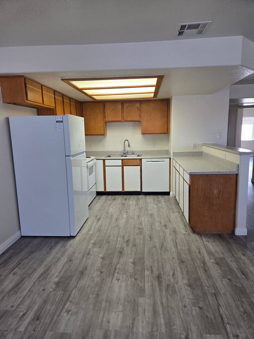 Apartment for rent at 6553 McRae Ave, Las Vegas, NV 89108