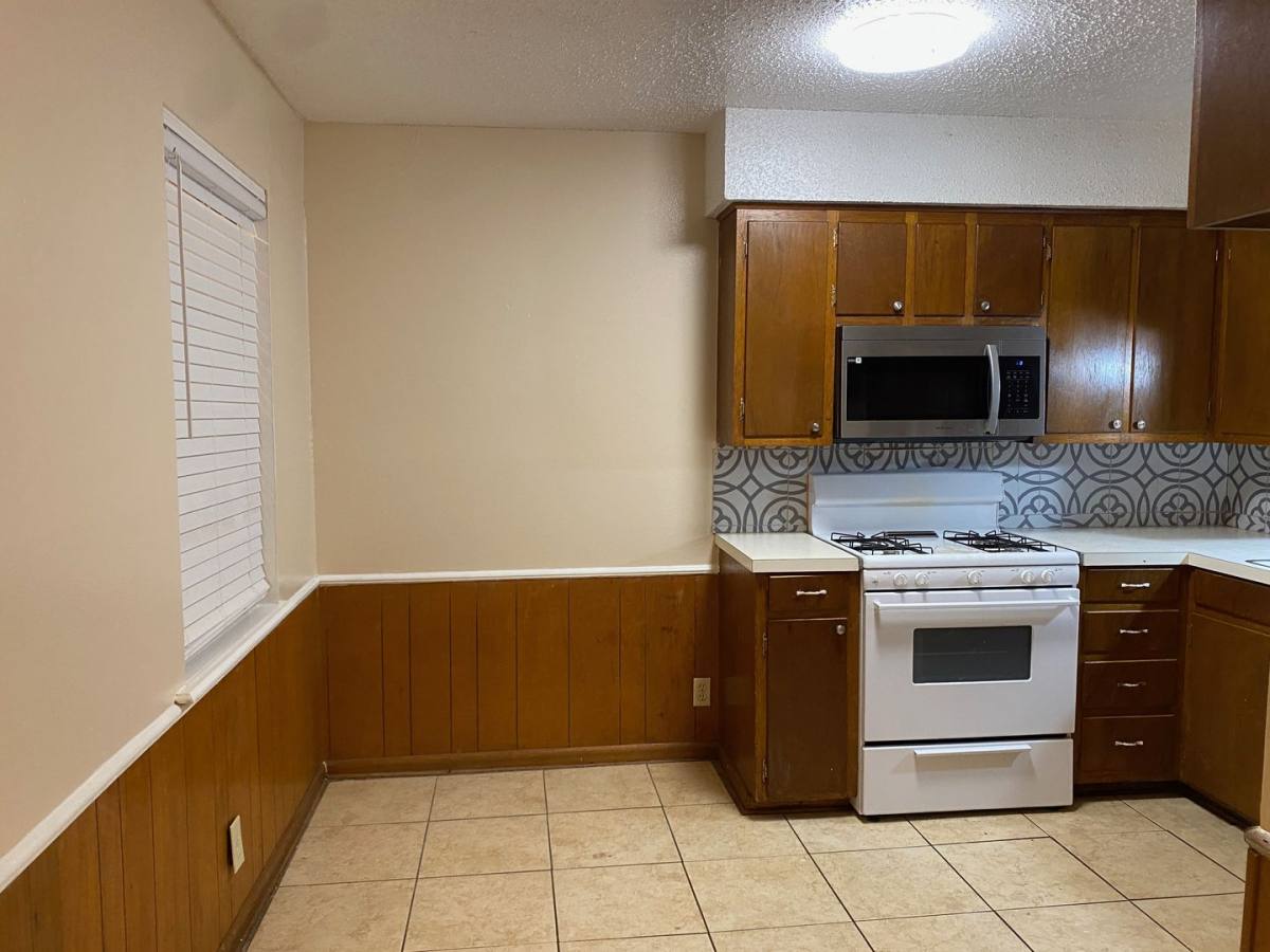 Apartment for rent at 1615-1619 N Alexander St, Sherman, TX 75092