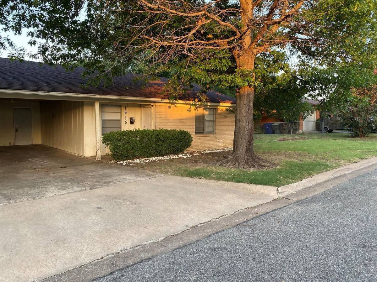 Apartment for rent at 1615-1619 N Alexander St, Sherman, TX 75092