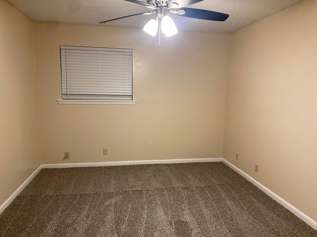 Apartment for rent at 1615-1619 N Alexander St, Sherman, TX 75092