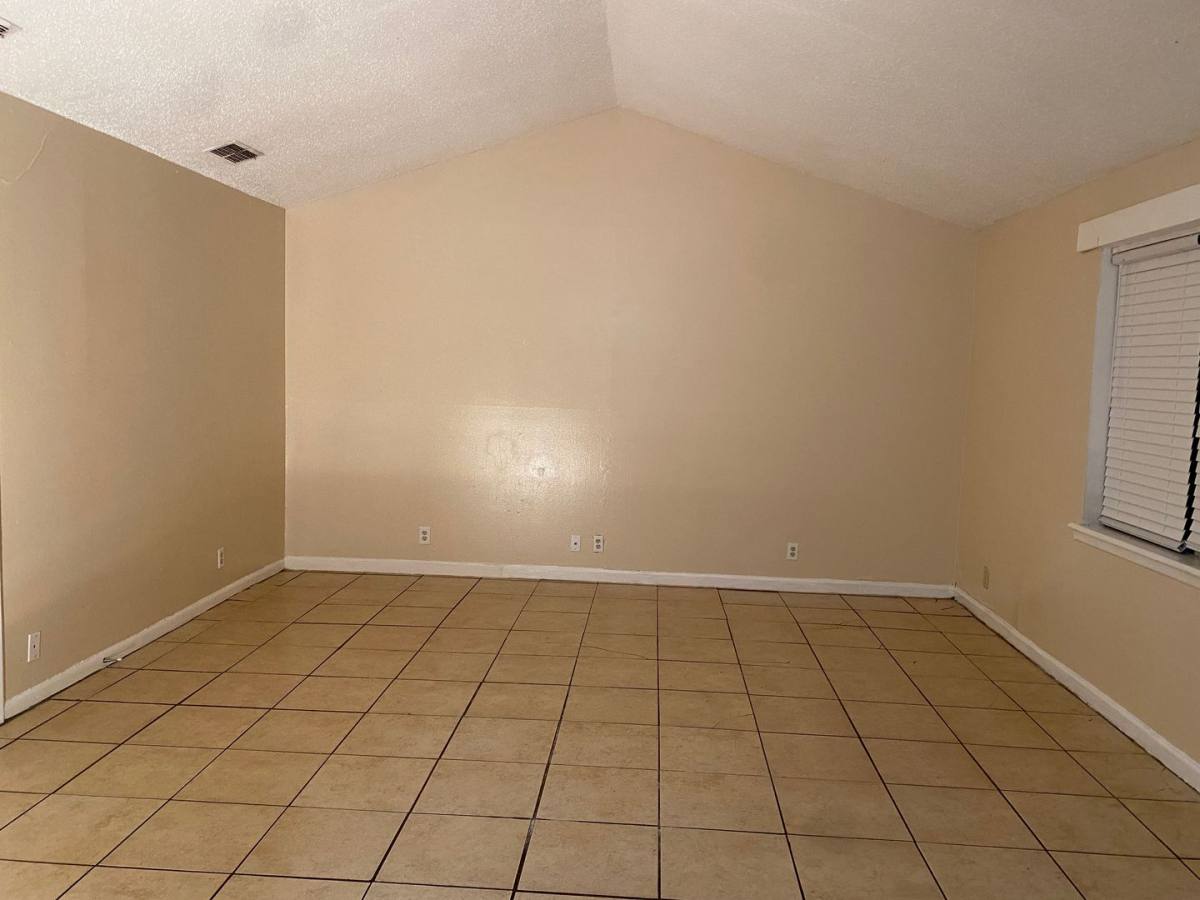 Apartment for rent at 1615-1619 N Alexander St, Sherman, TX 75092